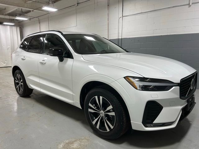 Used 2025 Volvo XC60 B5 Plus AWD/4WD image 4