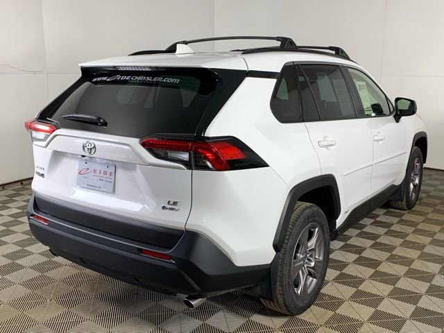 Used 2025 Toyota RAV4 LE AWD/4WD image 6
