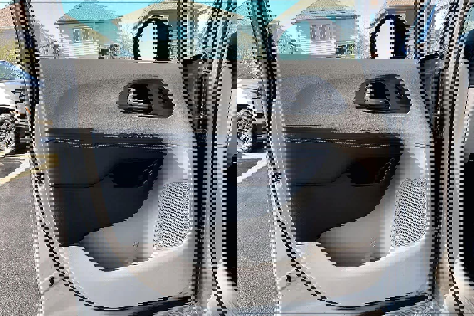 Used 2024 Chrysler Pacifica Touring-L image 21