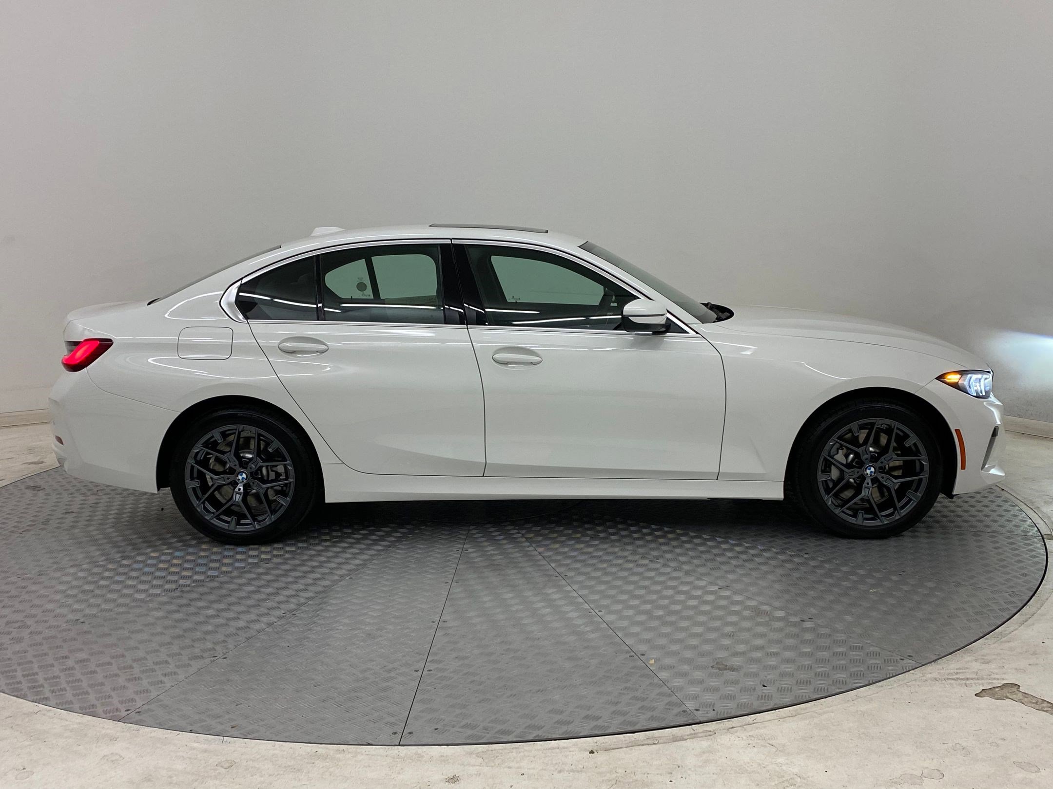 New 2025 BMW 330i xDrive Sedan w/ Convenience Package image 7