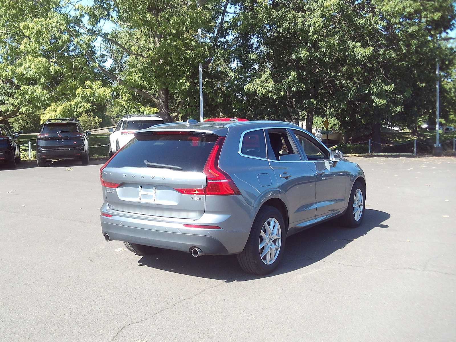 Used 2021 Volvo XC60 T6 Momentum AWD/4WD image 5