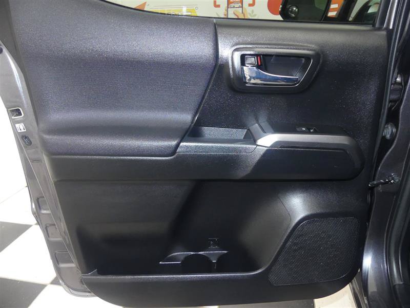 Used 2019 Toyota Tacoma TRD Sport AWD/4WD image 26