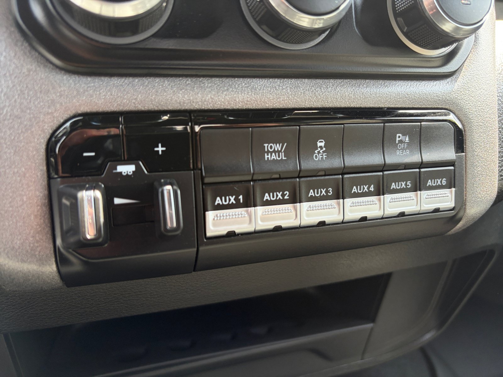 Used 2024 RAM 2500 Tradesman w/ Chrome Appearance Group AWD/4WD image 26