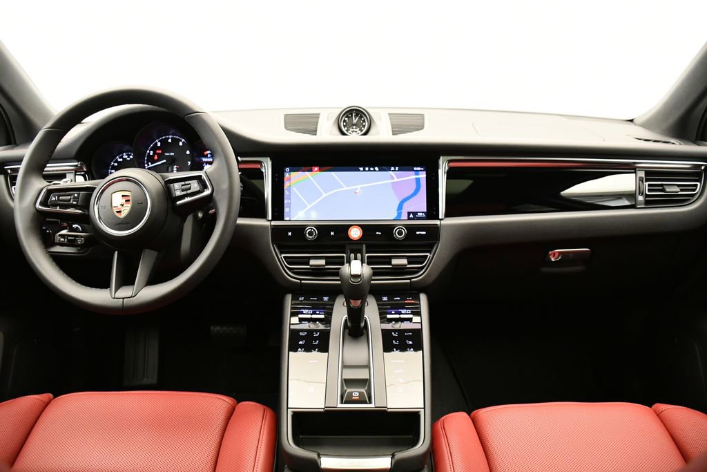 Used 2025 Porsche Macan Turbo image 18