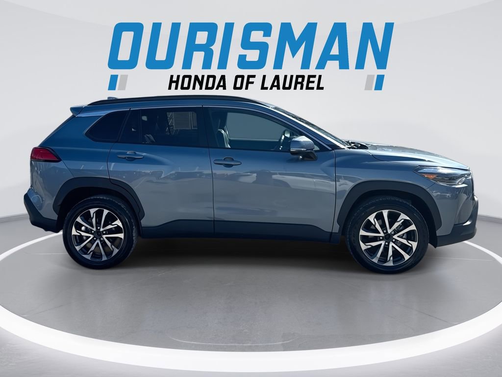 Used 2023 Toyota Corolla Cross XLE image 9