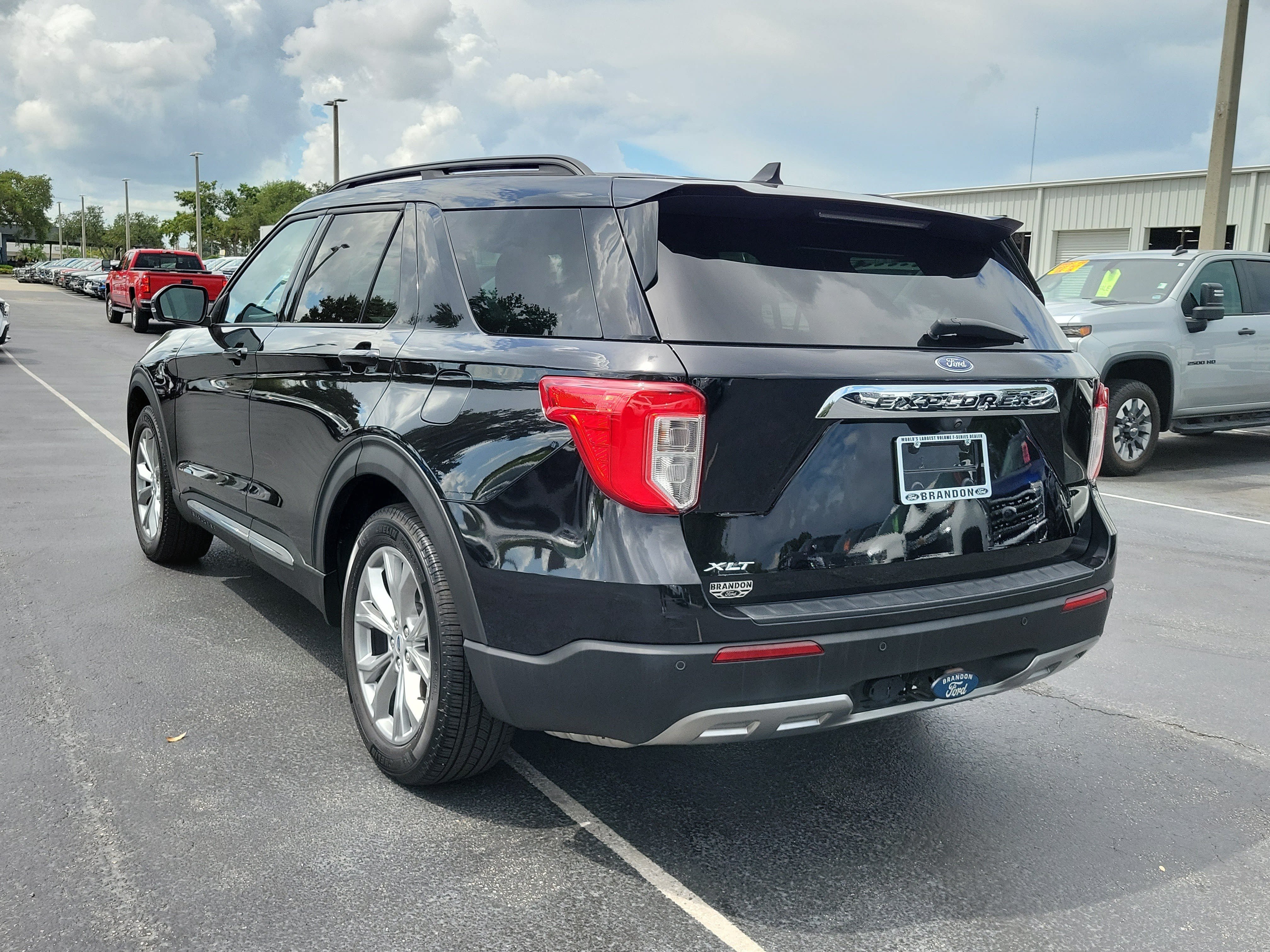 Certified 2023 Ford Explorer XLT w/ Equipment Group 202A RWD image 7