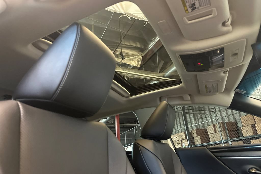 Certified 2025 Lexus ES 350 FWD image 16