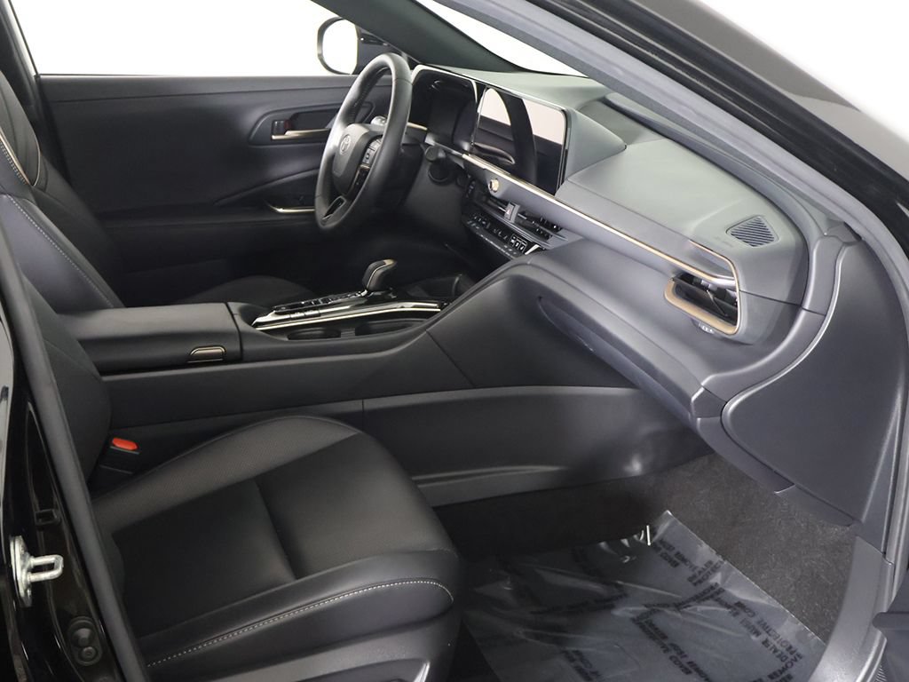 Used 2025 Toyota Crown AWD/4WD image 23