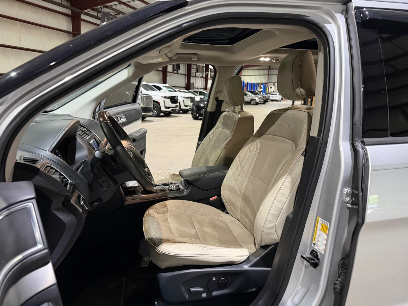Used 2019 Ford Explorer Platinum AWD/4WD image 14