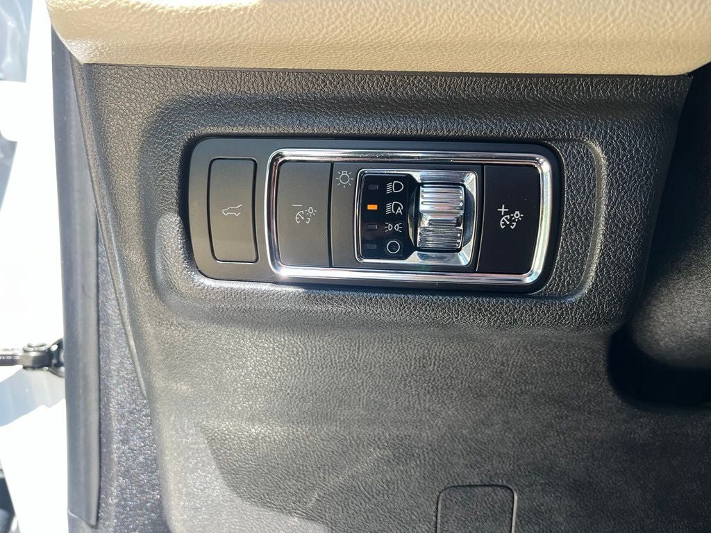 Certified 2025 Lincoln Corsair Reserve FWD image 40