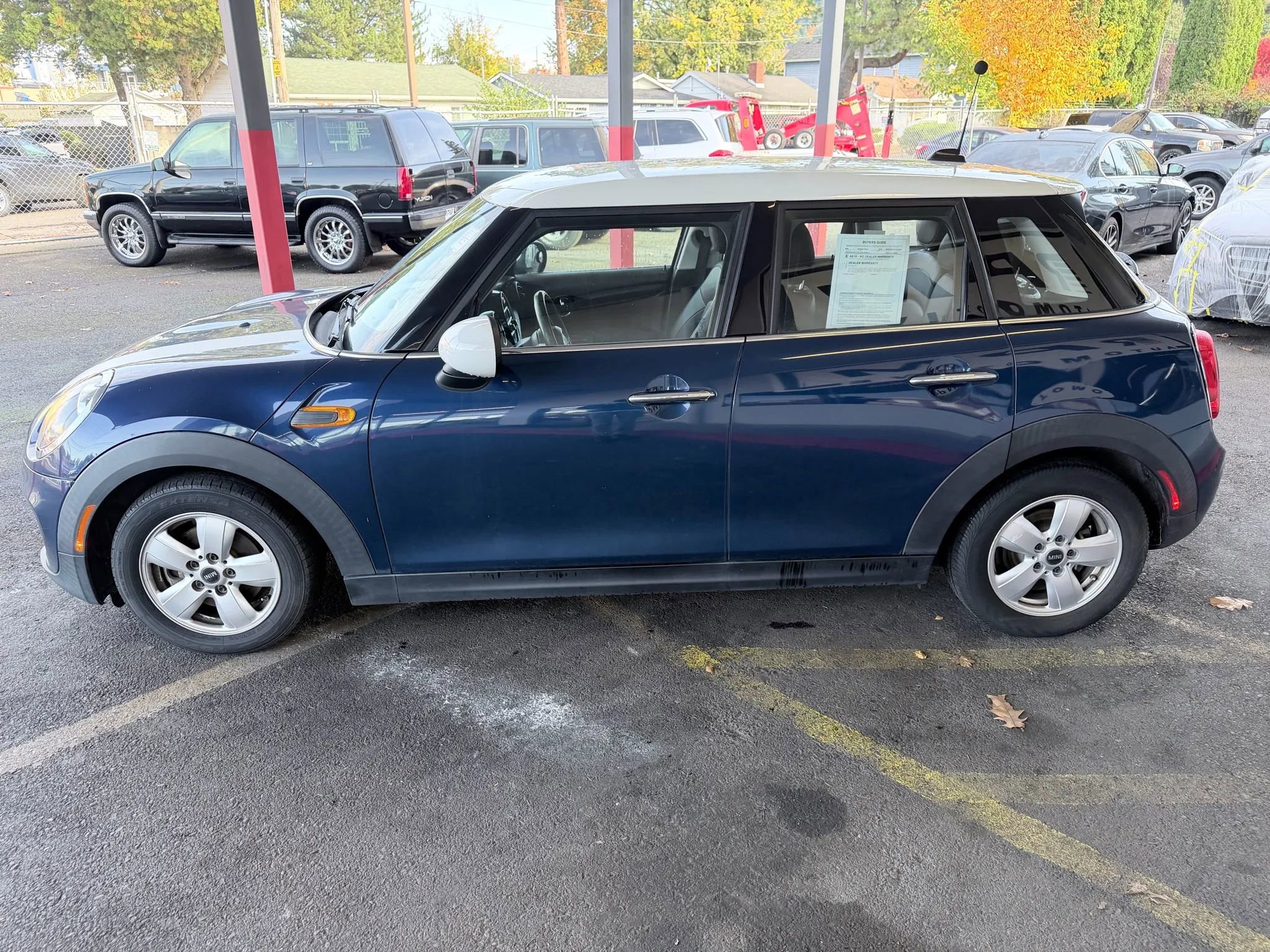 Used 2015 MINI Cooper 4-Door Hardtop image 4
