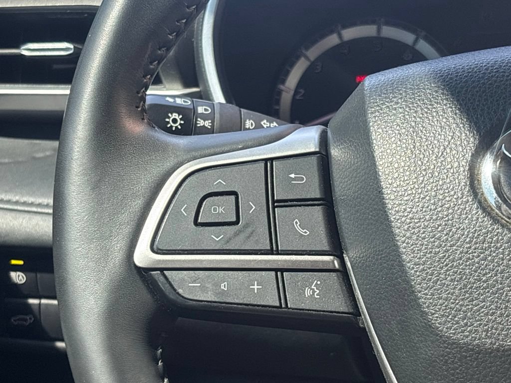 Used 2022 Toyota Highlander XLE AWD/4WD image 23