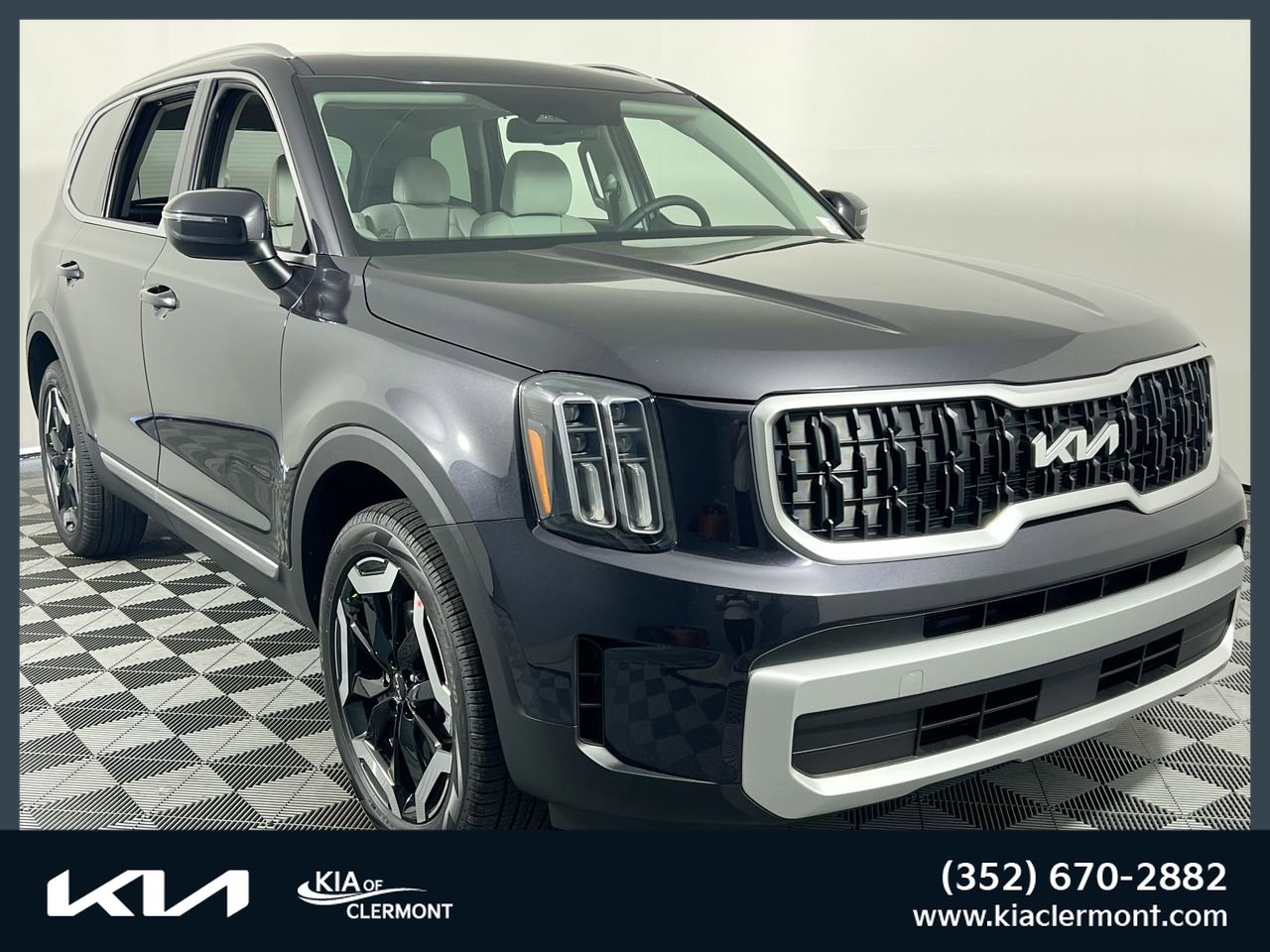 Certified 2024 Kia Telluride EX w/ EX Captain's Chair Package FWD image 1