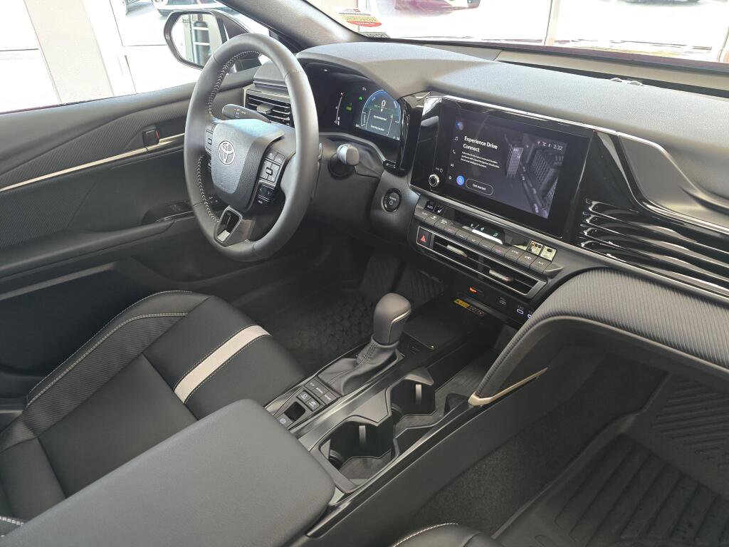 Used 2026 Toyota Camry Hybrid image 41