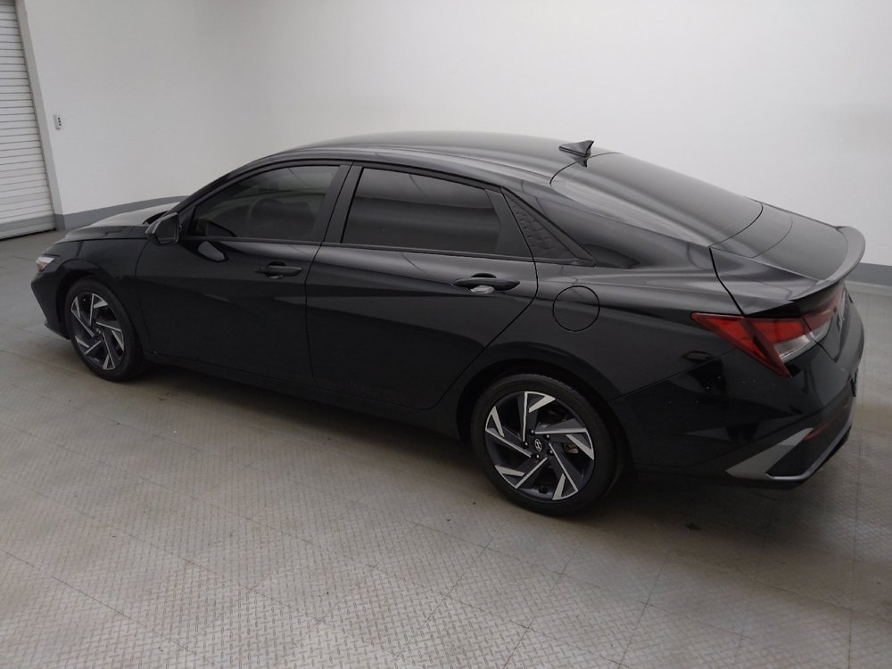 Used 2025 Hyundai Elantra Sport FWD image 3