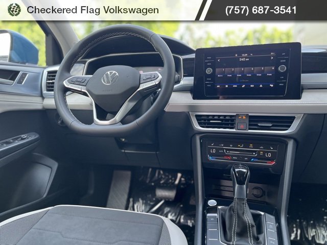New 2025 Volkswagen Taos SE image 5