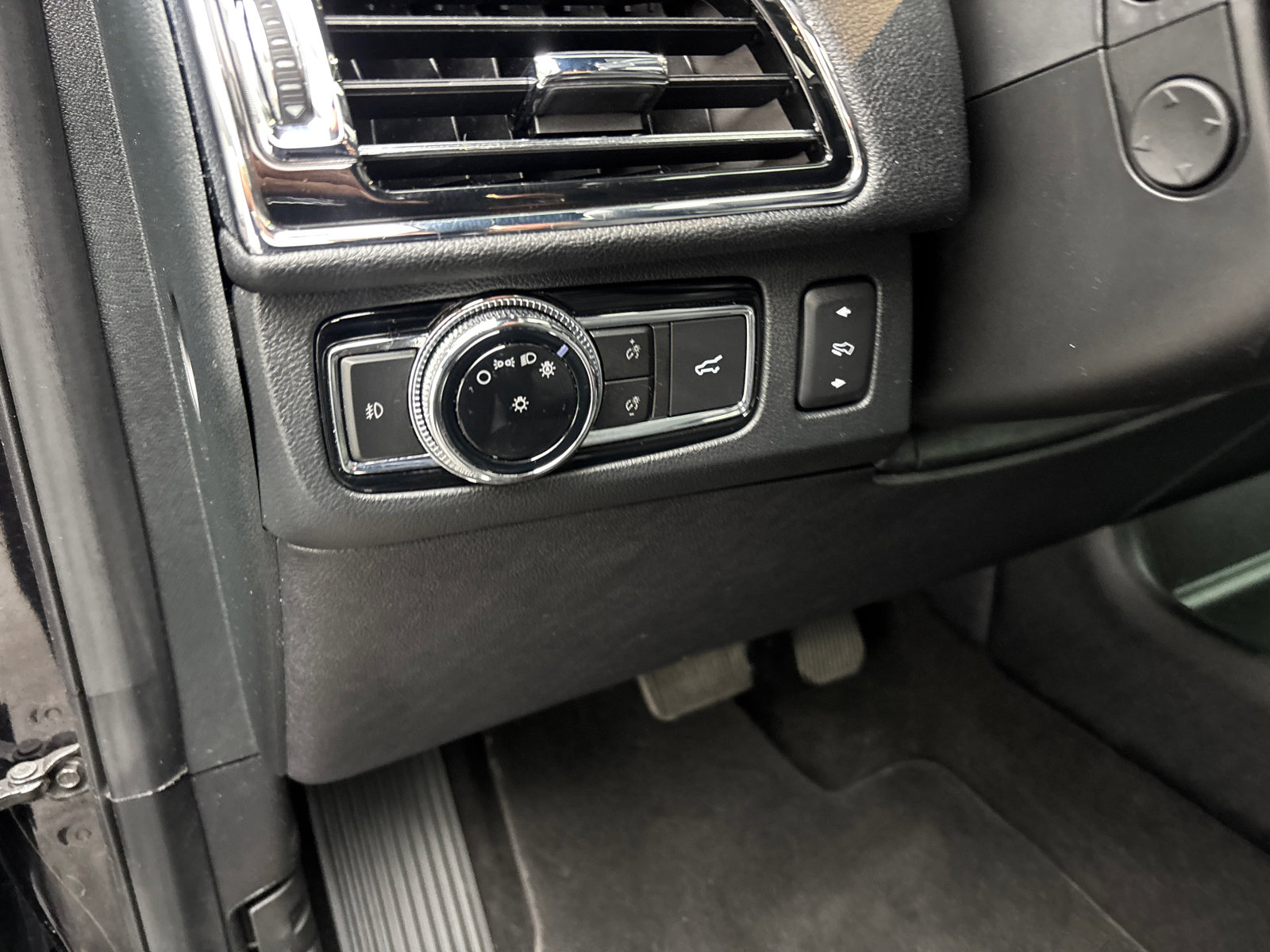 Used 2020 Lincoln Navigator Reserve w/ Equipment Group 208A Reserve image 14