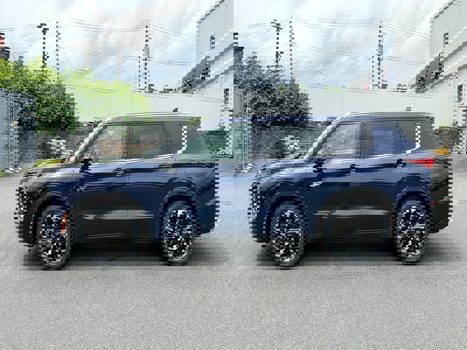 New 2025 Mitsubishi Outlander 4WD Plug-In Hybrid image 9