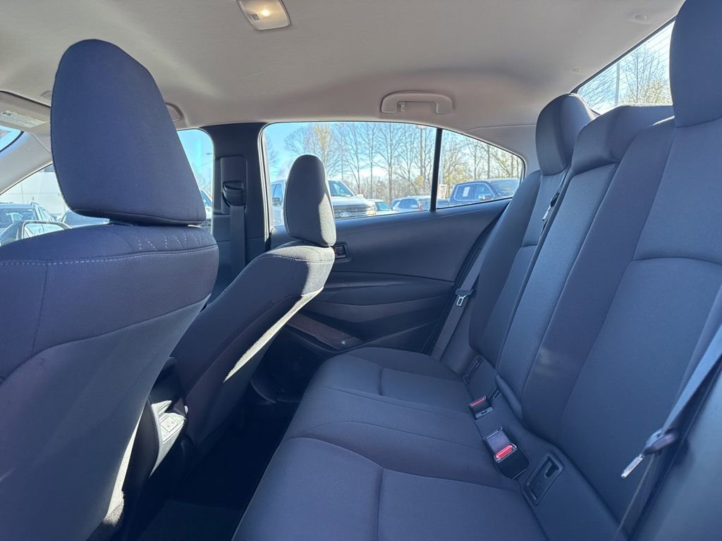 Used 2025 Toyota Corolla LE image 9