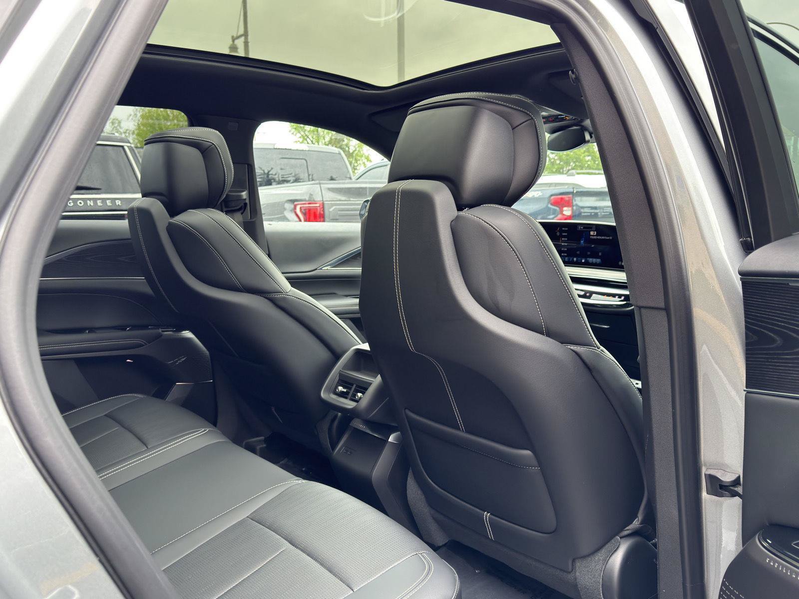 Used 2024 Cadillac Lyriq Luxury AWD/4WD image 38