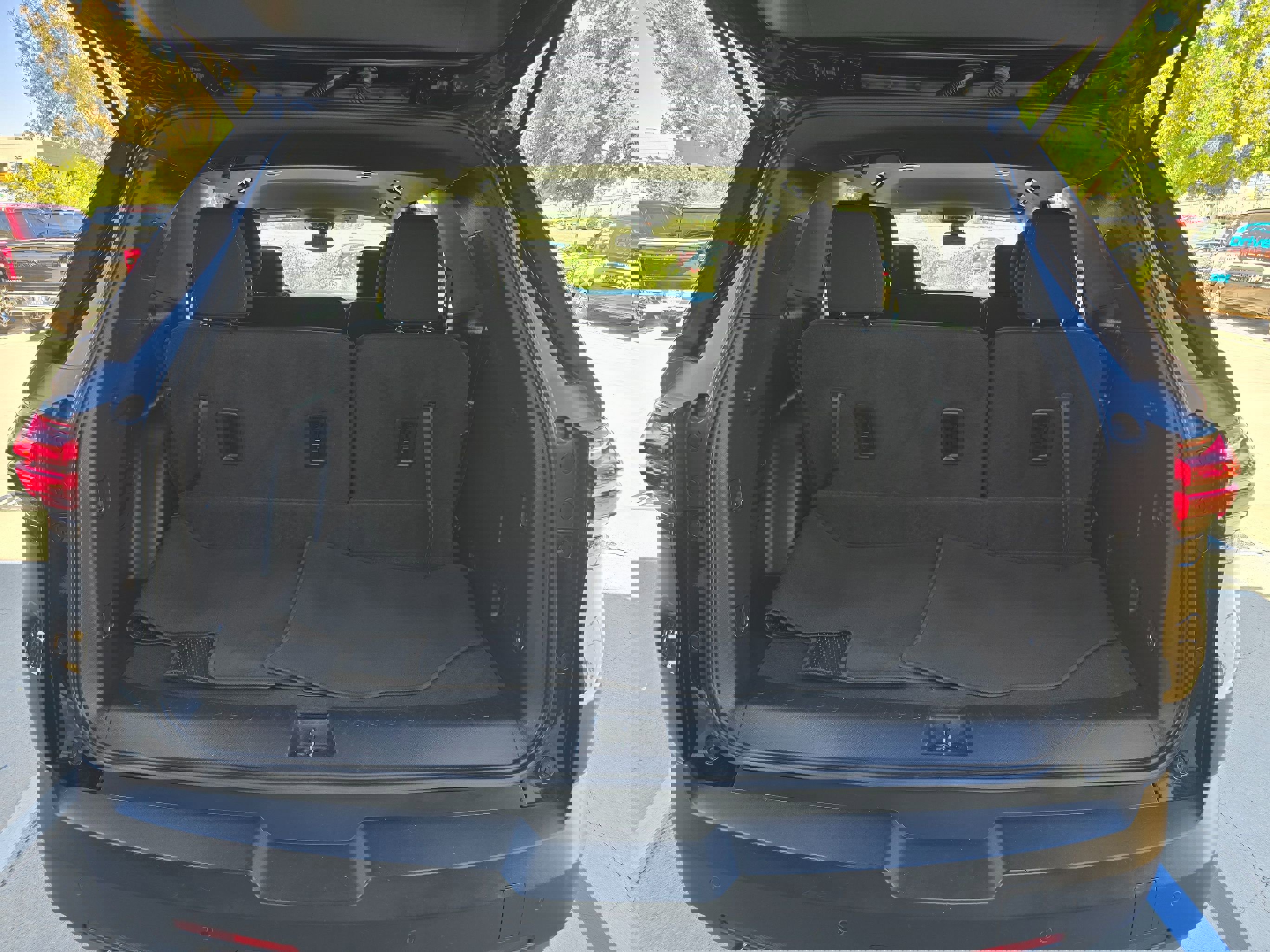 Used 2023 Chevrolet Traverse LT image 29