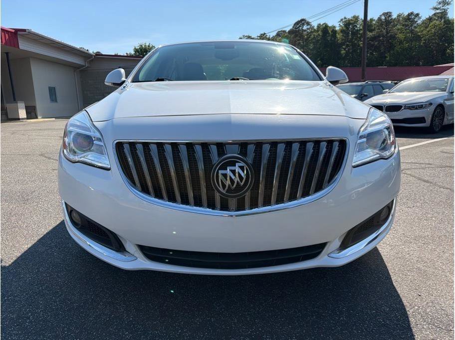 Used 2016 Buick Regal FWD image 2