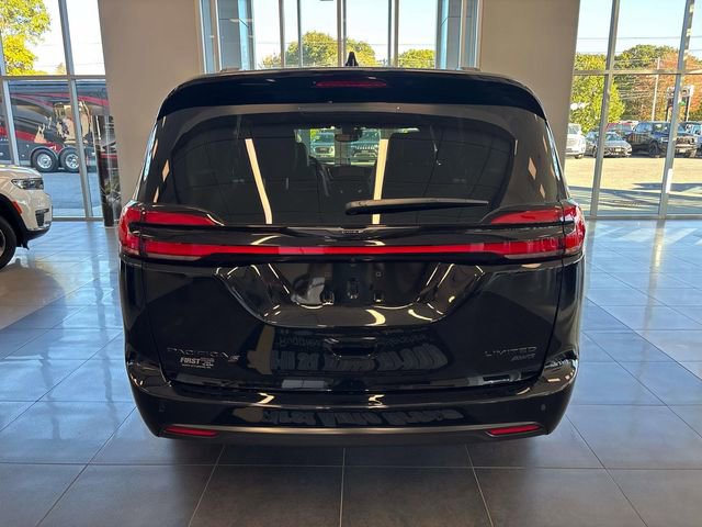 New 2026 Chrysler Pacifica Limited w/ S Appearance Package image 3