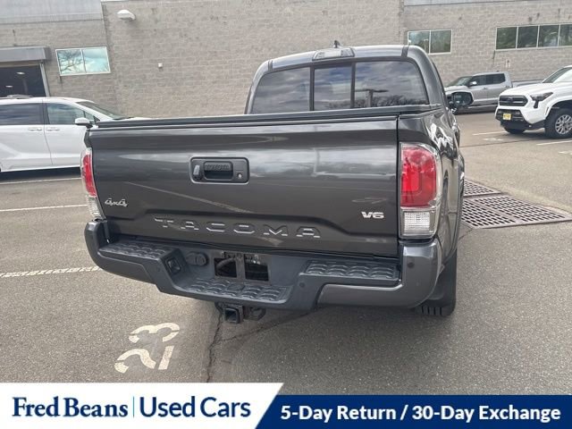 Used 2016 Toyota Tacoma Limited w/ Towing Package image 10