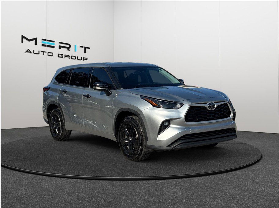 Used 2022 Toyota Highlander LE