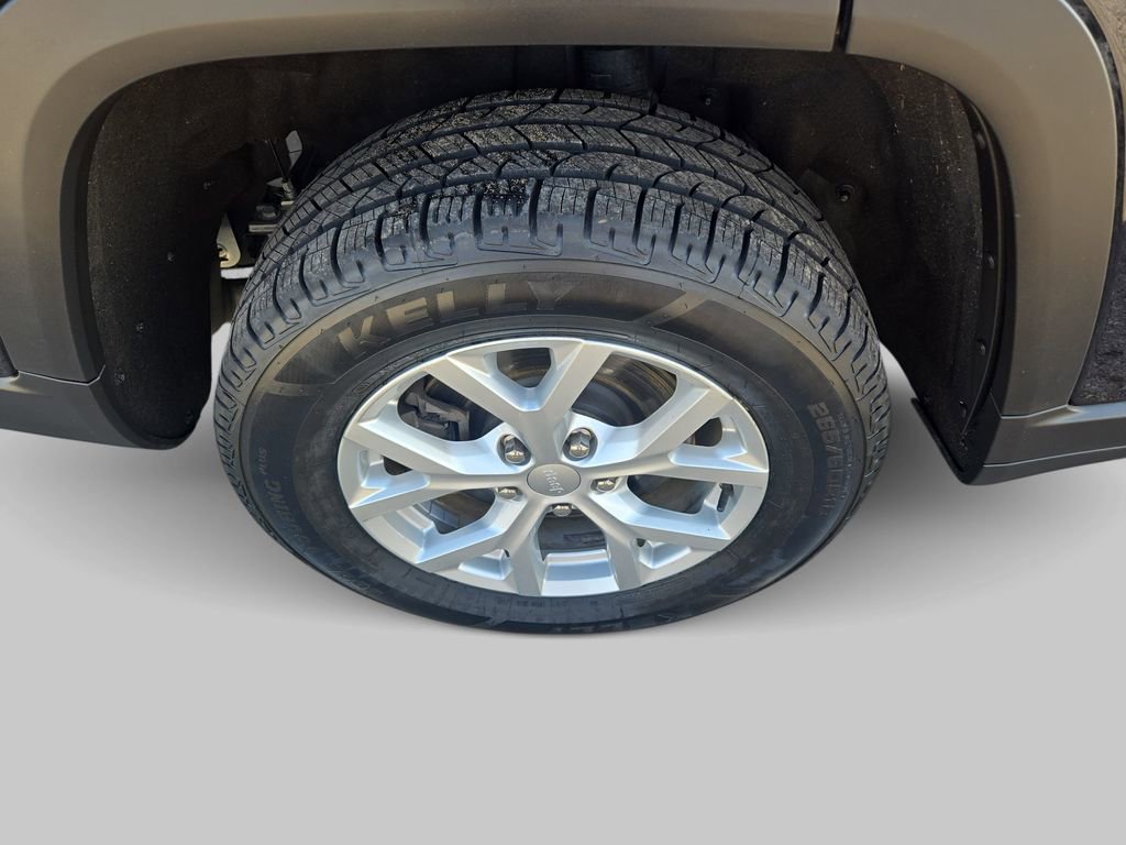 Used 2023 Jeep Grand Cherokee L Limited AWD/4WD image 35