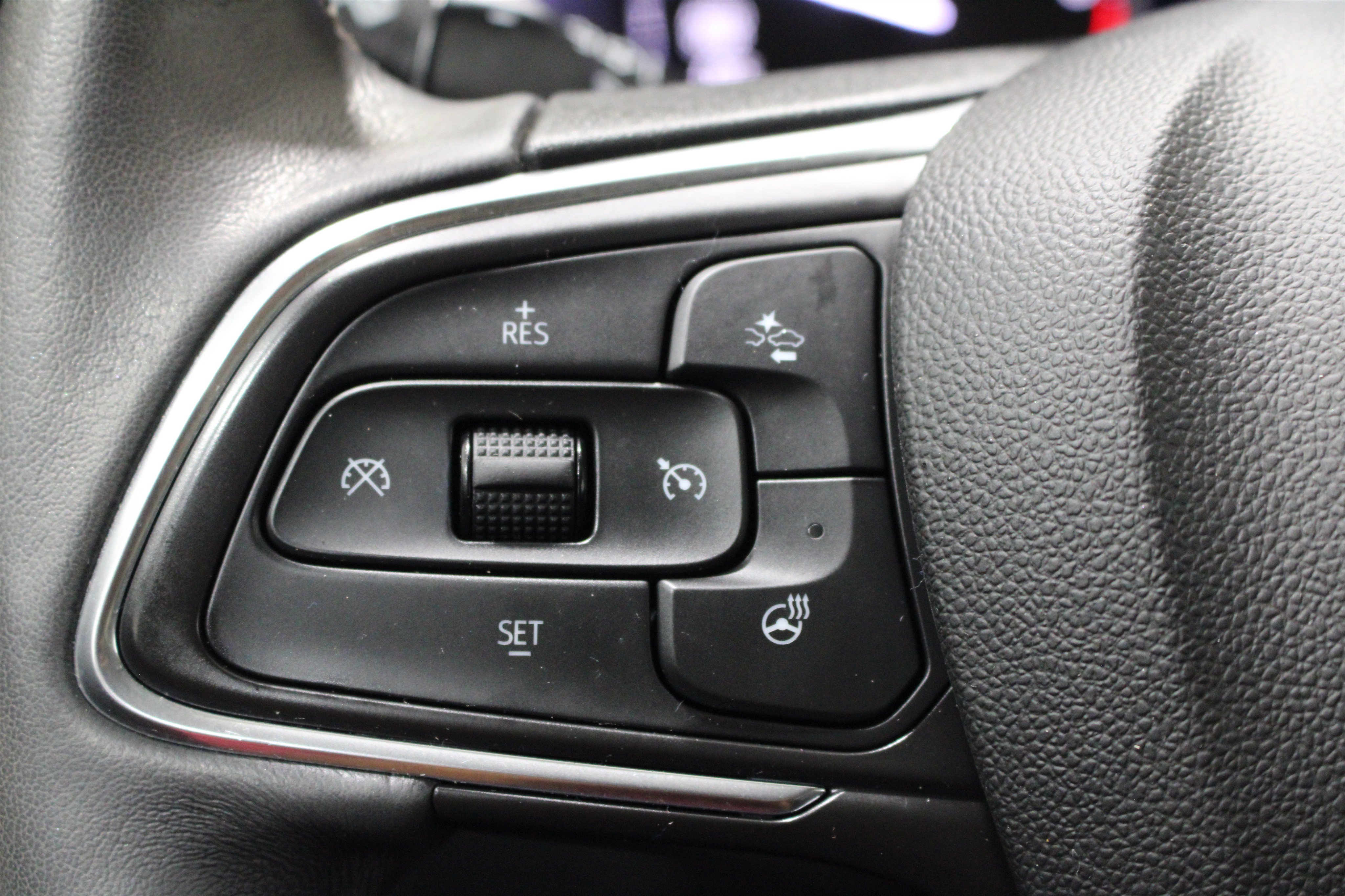 Used 2023 Buick Envision Essence AWD/4WD image 13