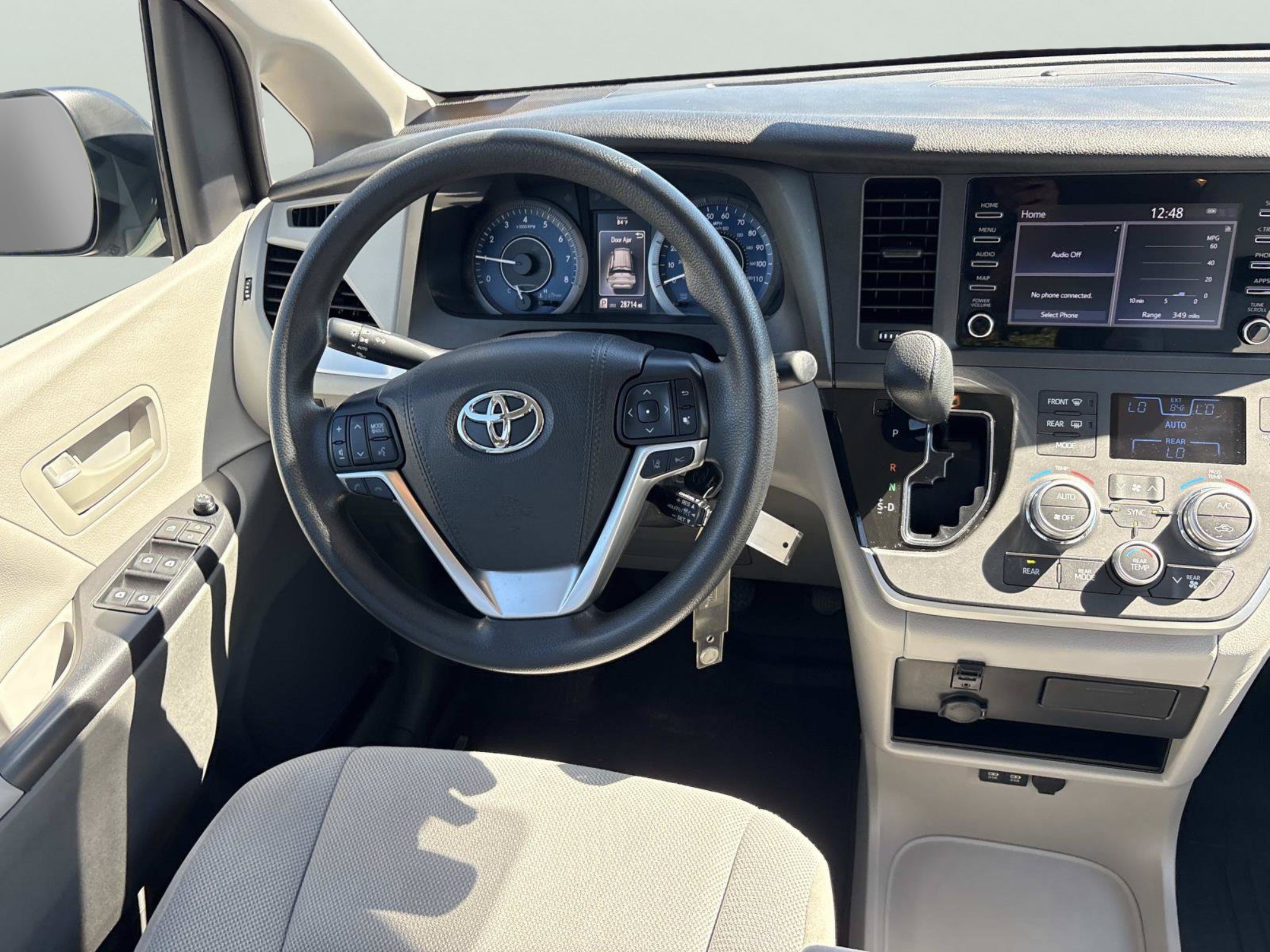 Used 2020 Toyota Sienna L FWD image 10
