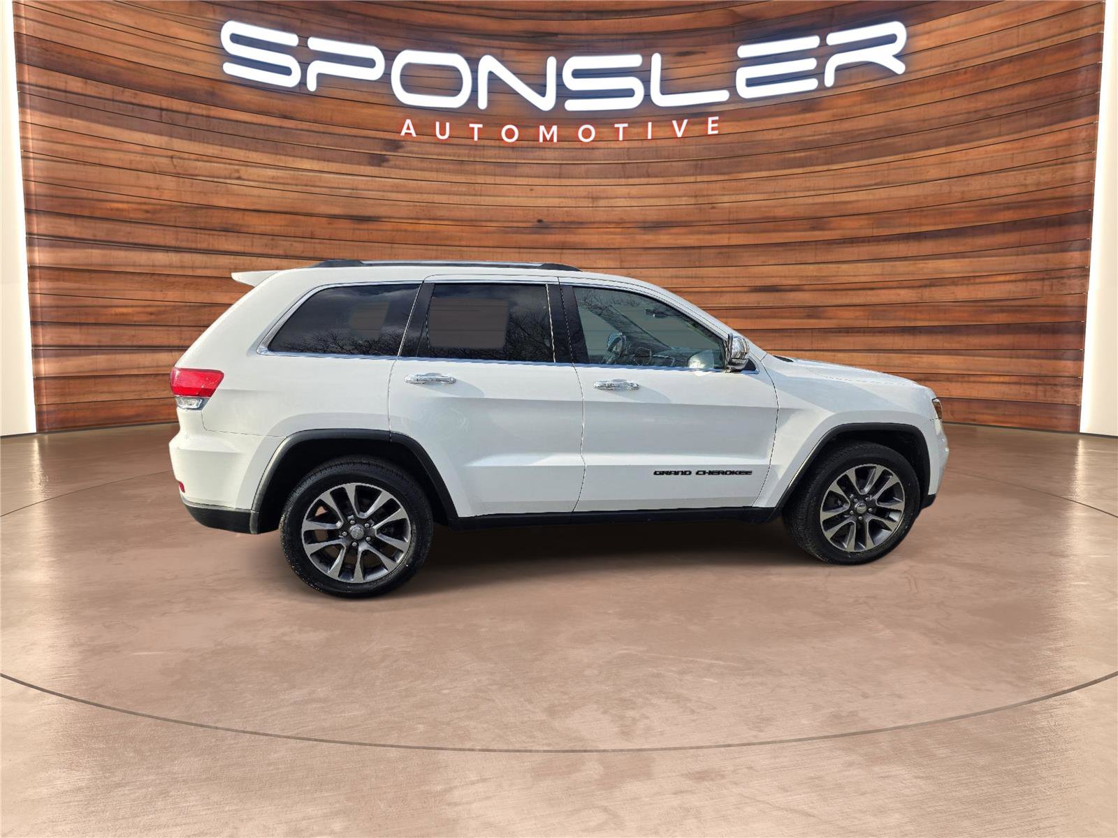 Used 2018 Jeep Grand Cherokee Limited w/ Luxury Group II image 7