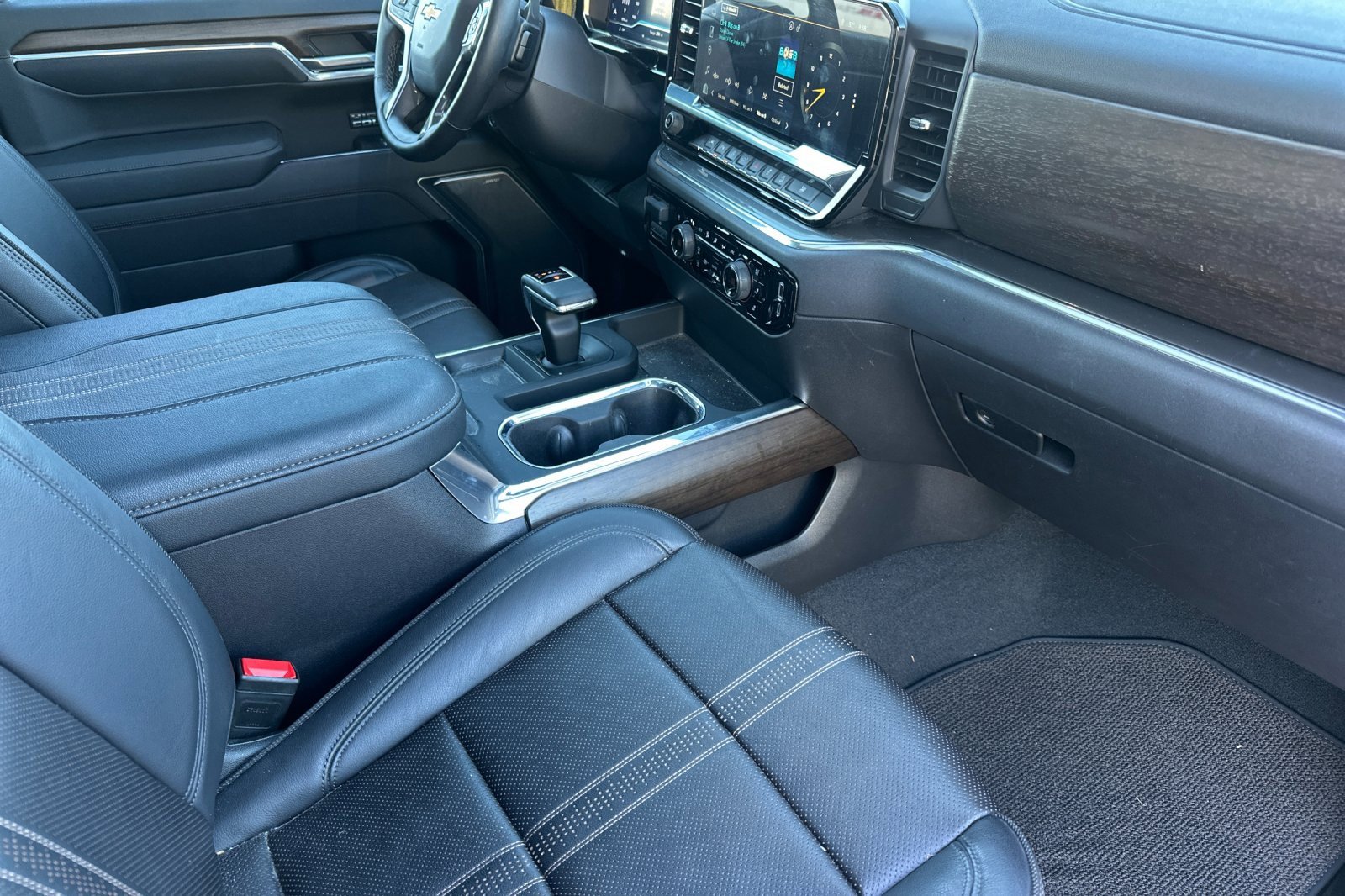 Used 2025 Chevrolet Silverado 1500 High Country w/ Technology Package image 18