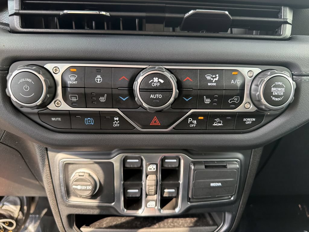 Used 2024 Jeep Wrangler Unlimited Sahara w/ Safety Group AWD/4WD image 27