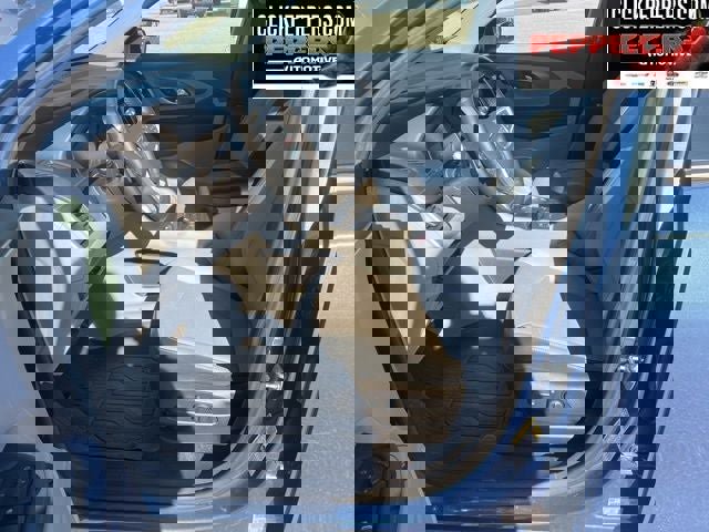 Used 2024 GMC Terrain SLT w/ Tech Package image 12