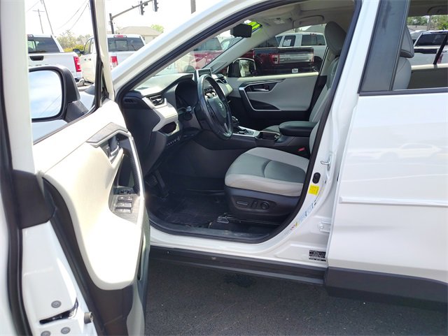 Used 2019 Toyota RAV4 Limited image 2