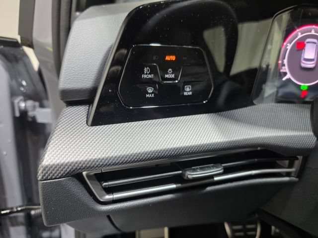 New 2026 Volkswagen GTI SE FWD image 18