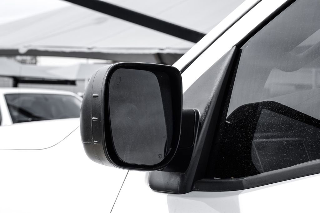 Used 2021 Nissan Titan SV image 39