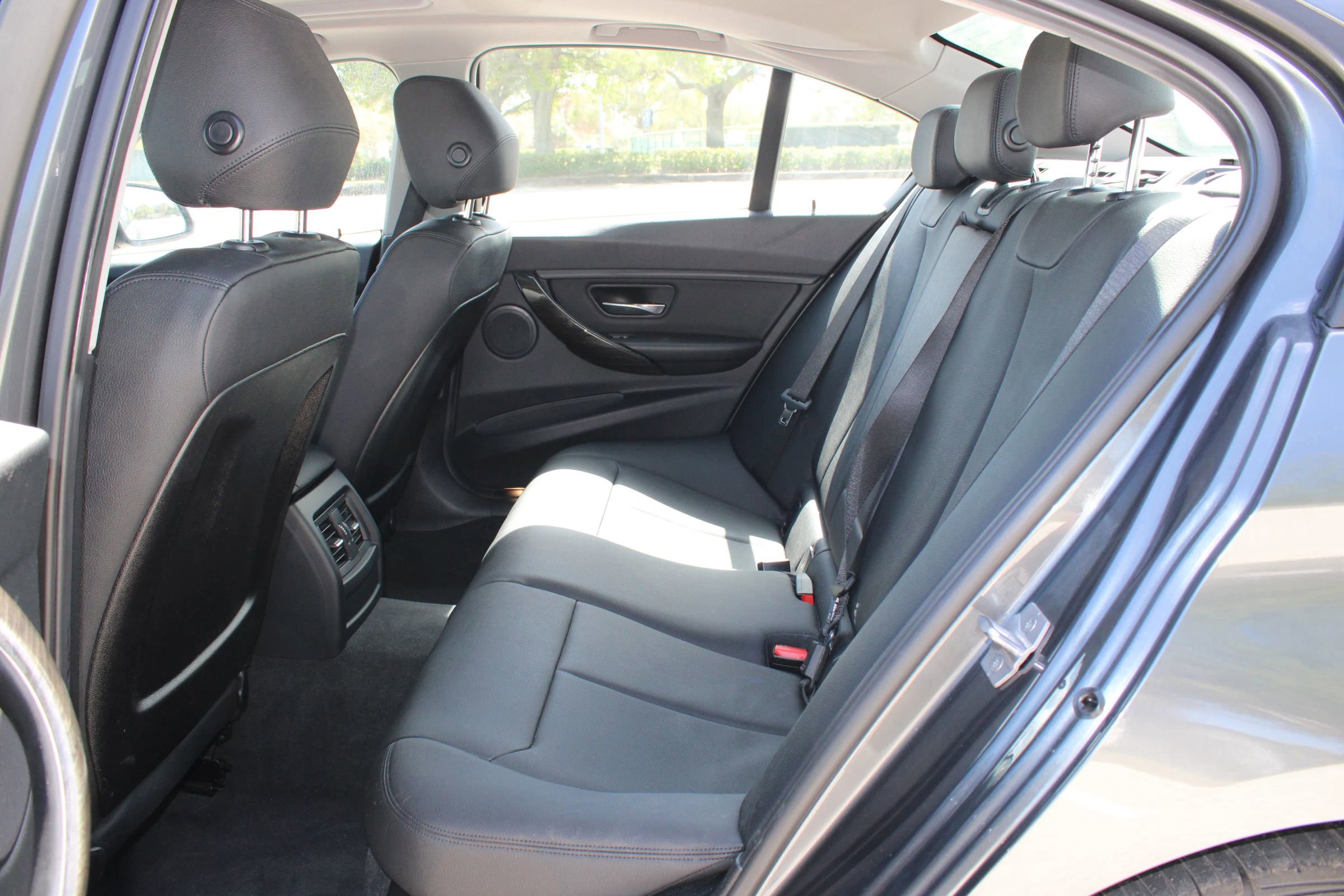 Used 2015 BMW 320i Sedan image 7