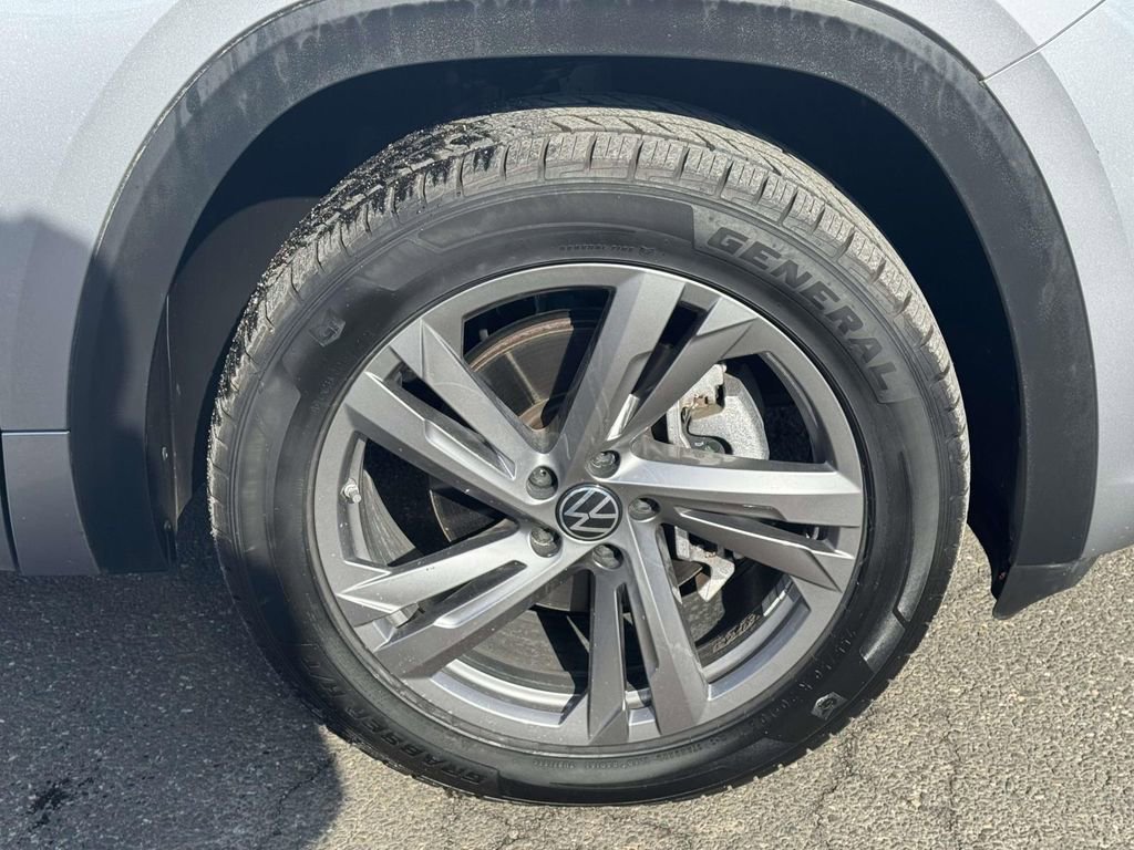 Used 2024 Volkswagen Atlas Cross Sport SEL R-Line image 8