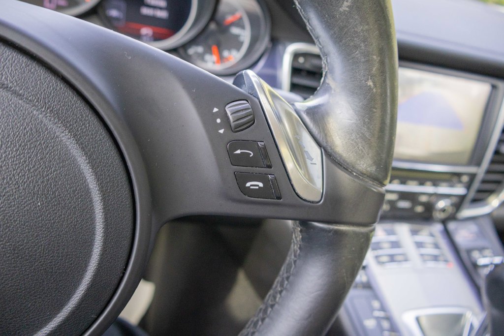 Used 2015 Porsche Panamera 4 AWD/4WD image 25