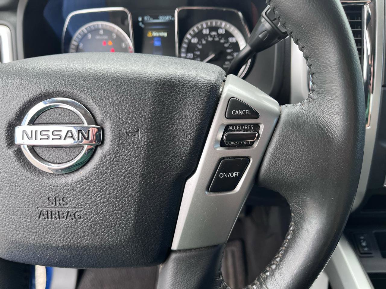 Used 2017 Nissan Titan SL image 28