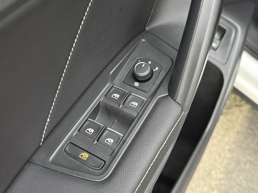 Used 2024 Volkswagen Tiguan SE FWD image 24