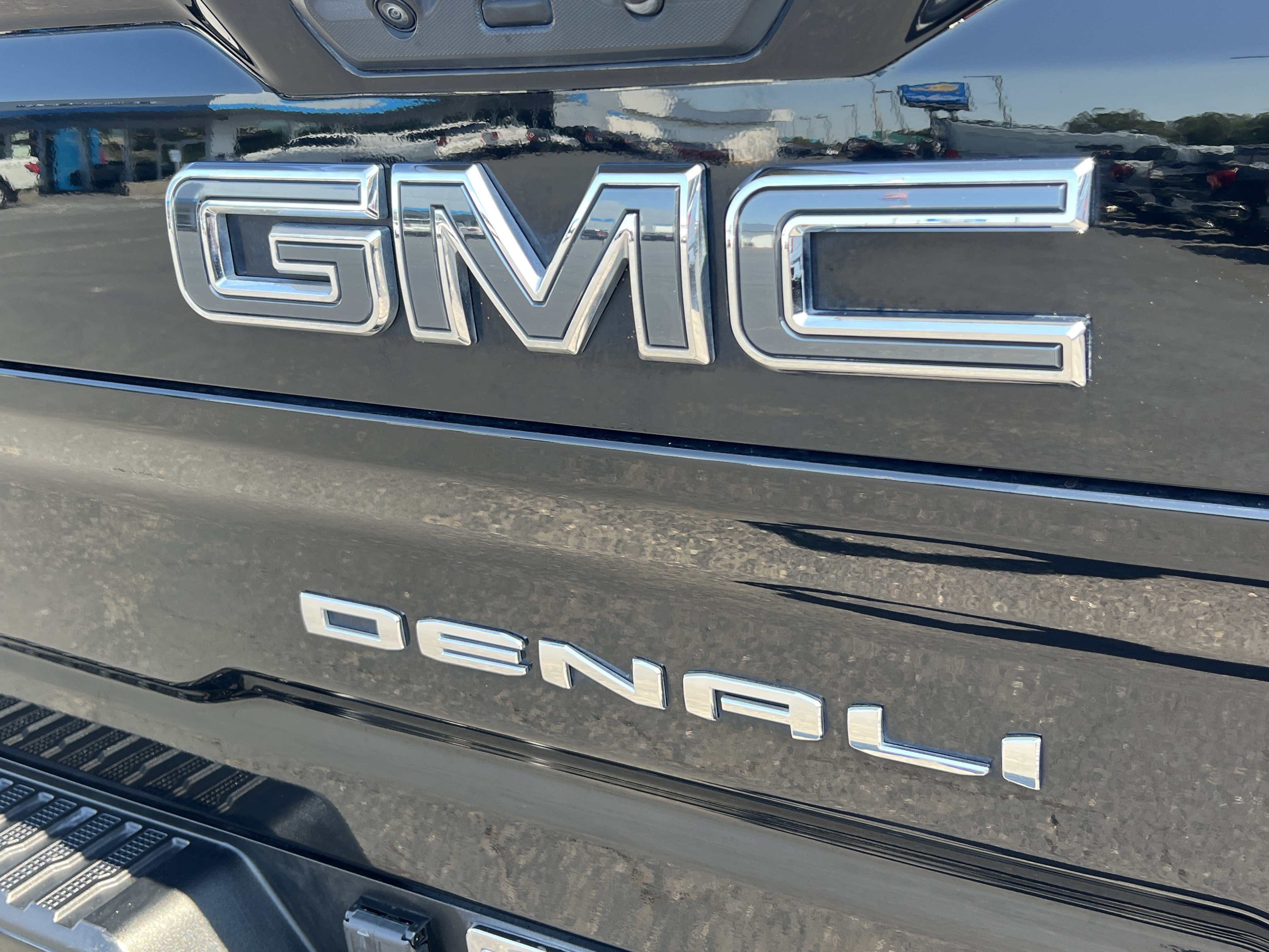 Used 2024 GMC Sierra 2500 Denali Ultimate w/ Max Trailering Package AWD/4WD image 8