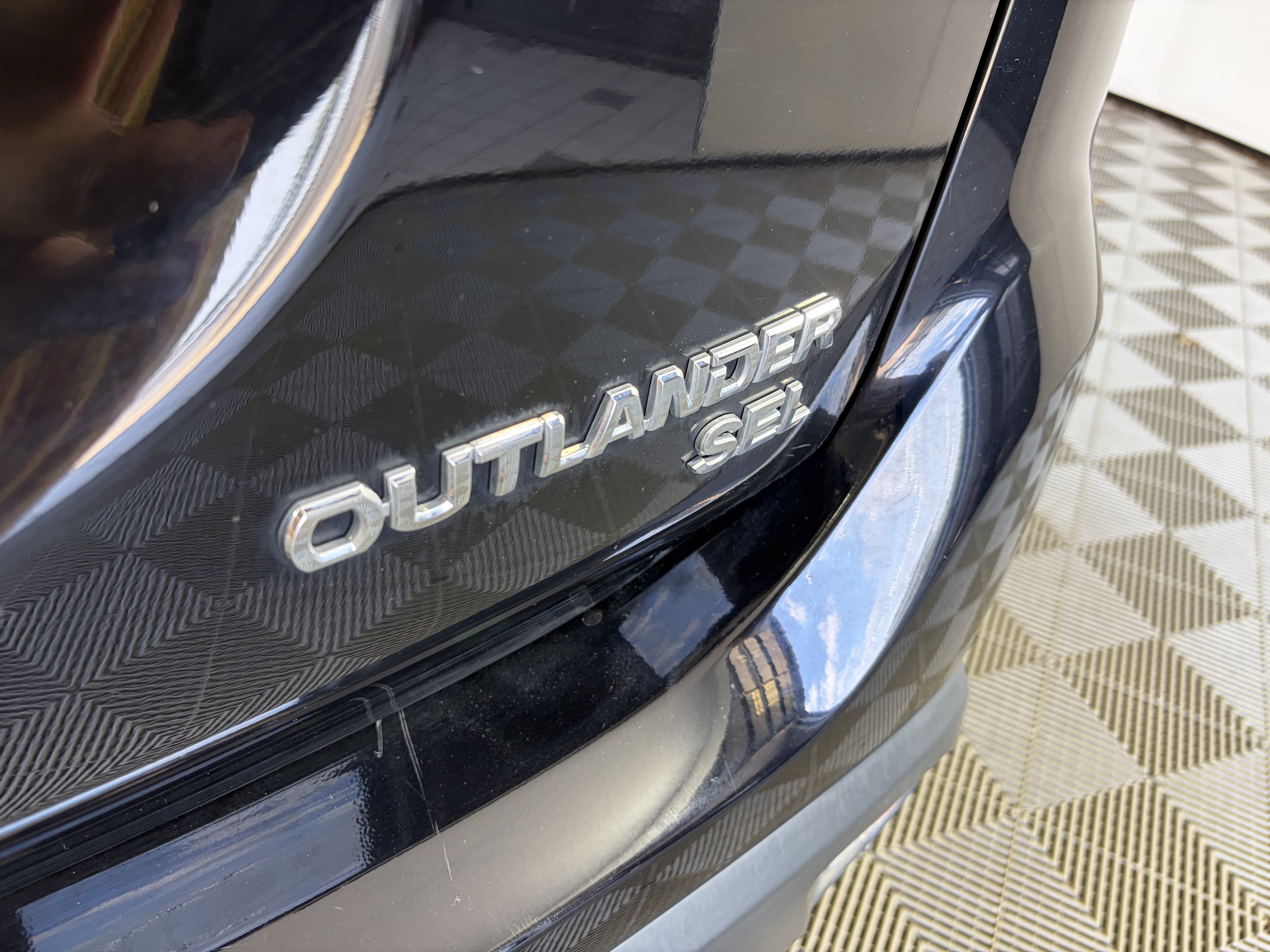 Used 2016 Mitsubishi Outlander SEL AWD/4WD image 17