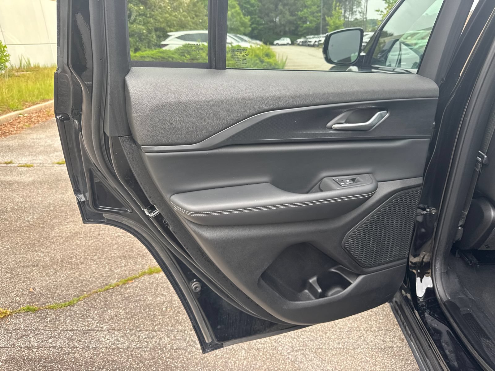 Used 2025 Jeep Grand Cherokee Altitude AWD/4WD image 21