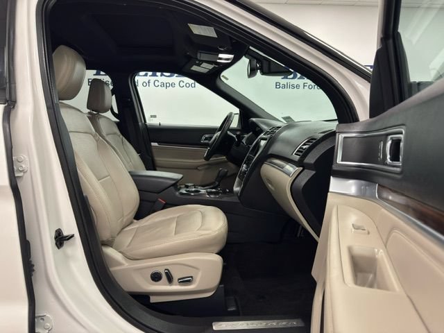 Used 2018 Ford Explorer Limited w/ Equipment Group 301A AWD/4WD image 16