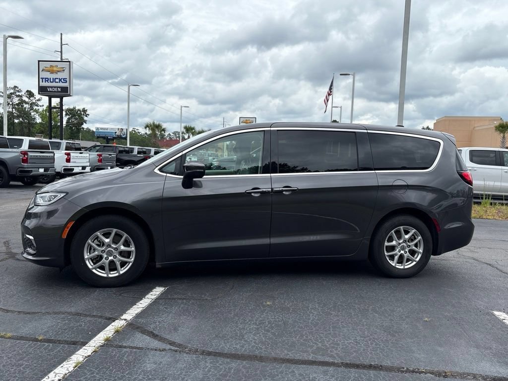 Used 2023 Chrysler Pacifica Touring-L FWD image 22