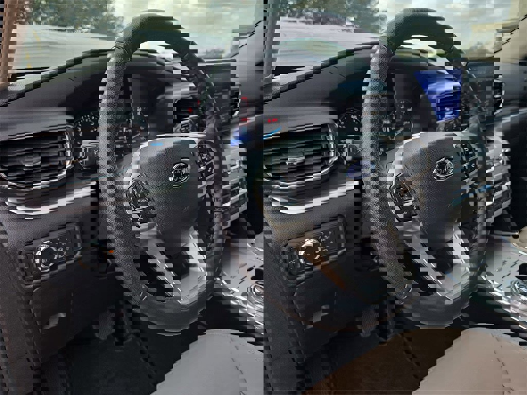 Used 2021 Ford Explorer XLT w/ Equipment Group 202A image 17